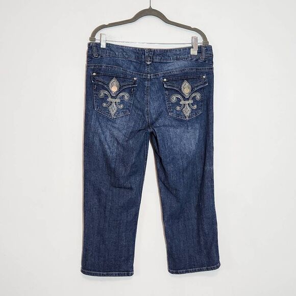 Democracy Distressed Capri Jeans with Embellished Pockets Size 14 - Picture 5 of 9